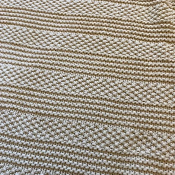 Eight eight eight Women’a Cream Knit Sweater size medium - Picture 3 of 3